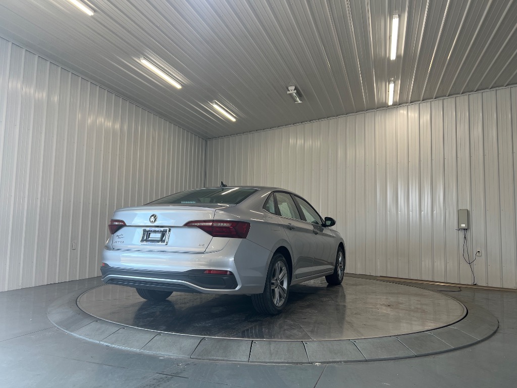 Photo 5 of 2024 Volkswagen Jetta SE
