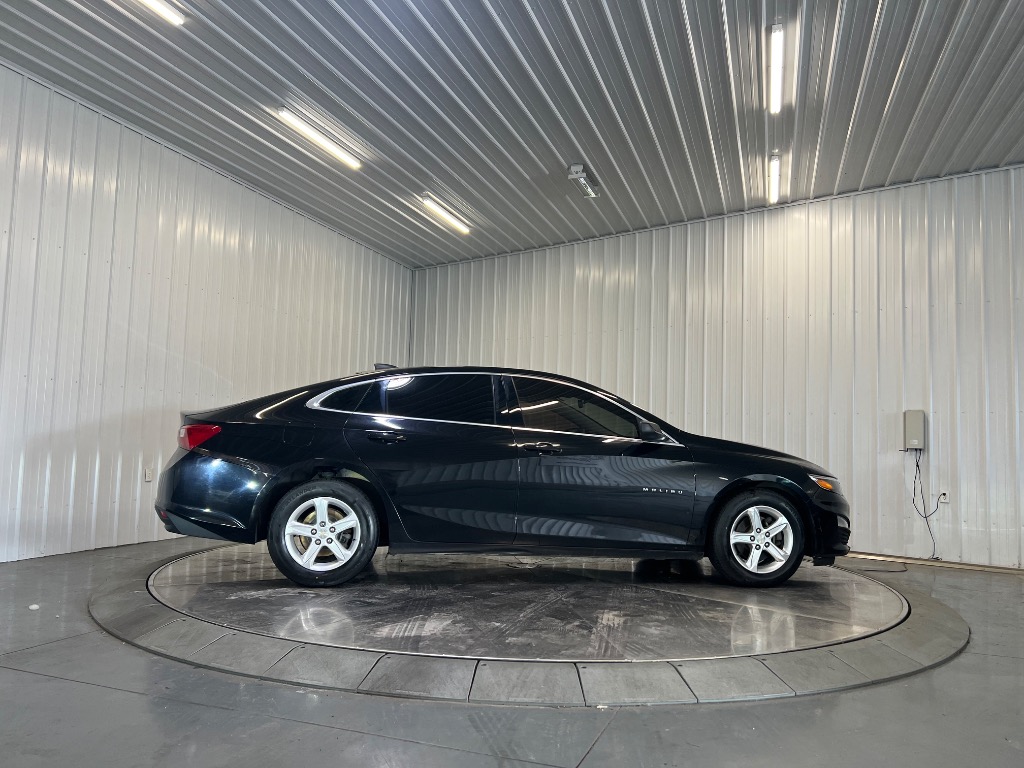 Photo 2 of 2019 Chevrolet Malibu LS