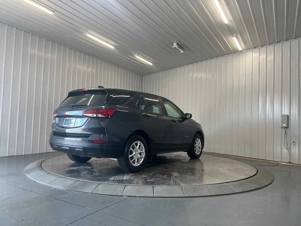 2022 Chevrolet Equinox LS - Image 3