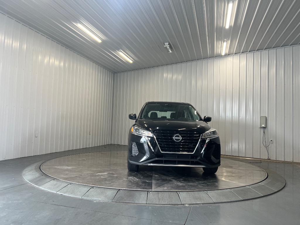 Photo 2 of 2024 Nissan Kicks S