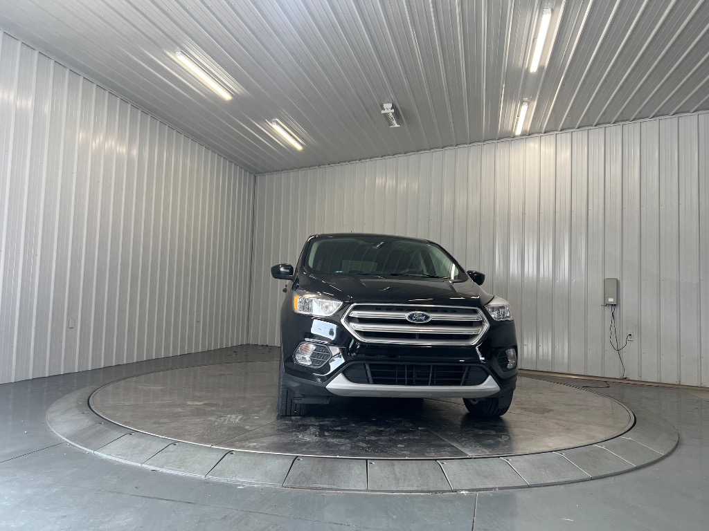 Photo 2 of 2019 Ford Escape SE