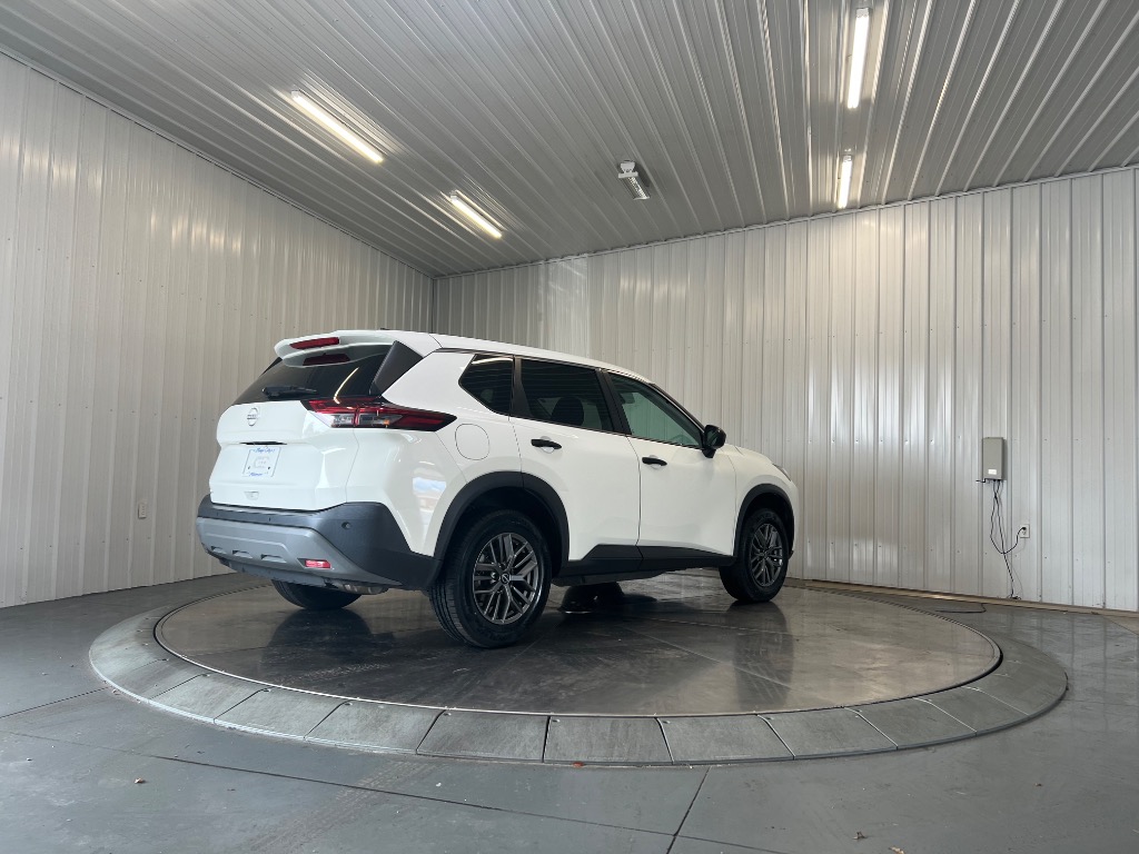 Photo 3 of 2022 Nissan Rogue S