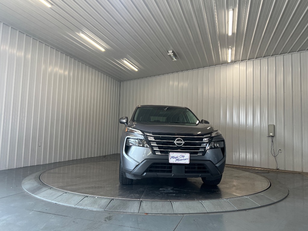 Photo 2 of 2024 Nissan Rogue SV