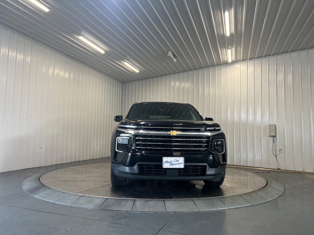 2025 Chevrolet Traverse LT - Image 2