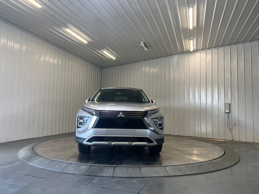 Photo 2 of 2024 Mitsubishi Eclipse Cross SE