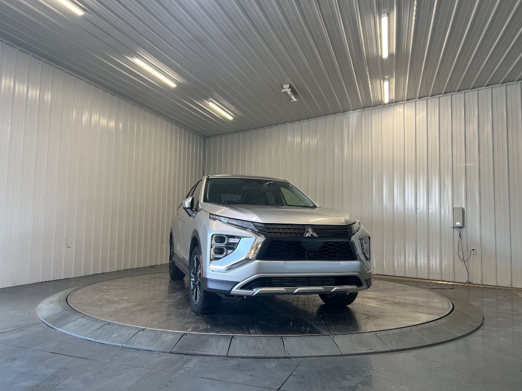 Photo 3 of 2024 Mitsubishi Eclipse Cross SE