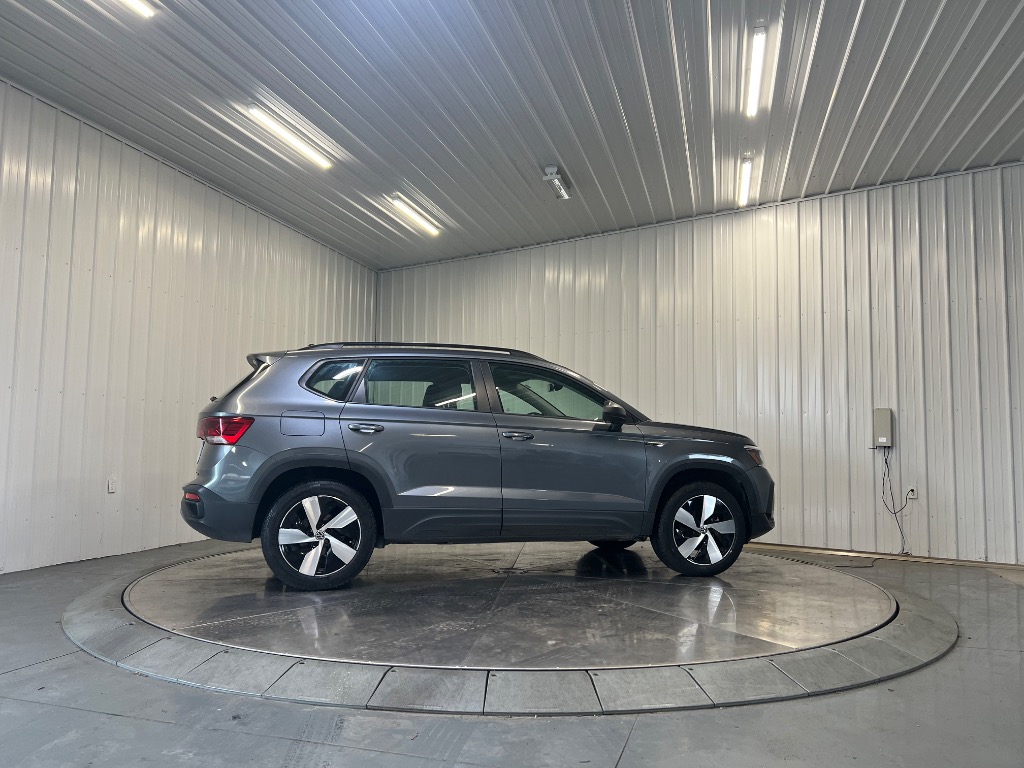 Photo 4 of 2024 Volkswagen Taos S 4Motion
