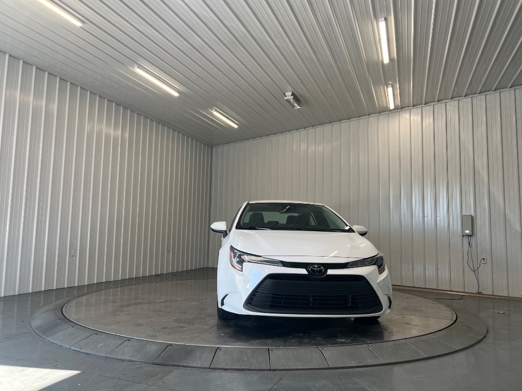 Photo 2 of 2023 Toyota Corolla LE