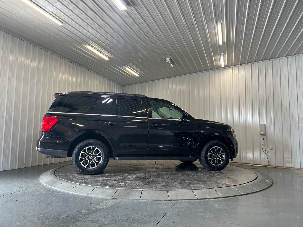 Photo 4 of 2024 Ford Expedition XLT