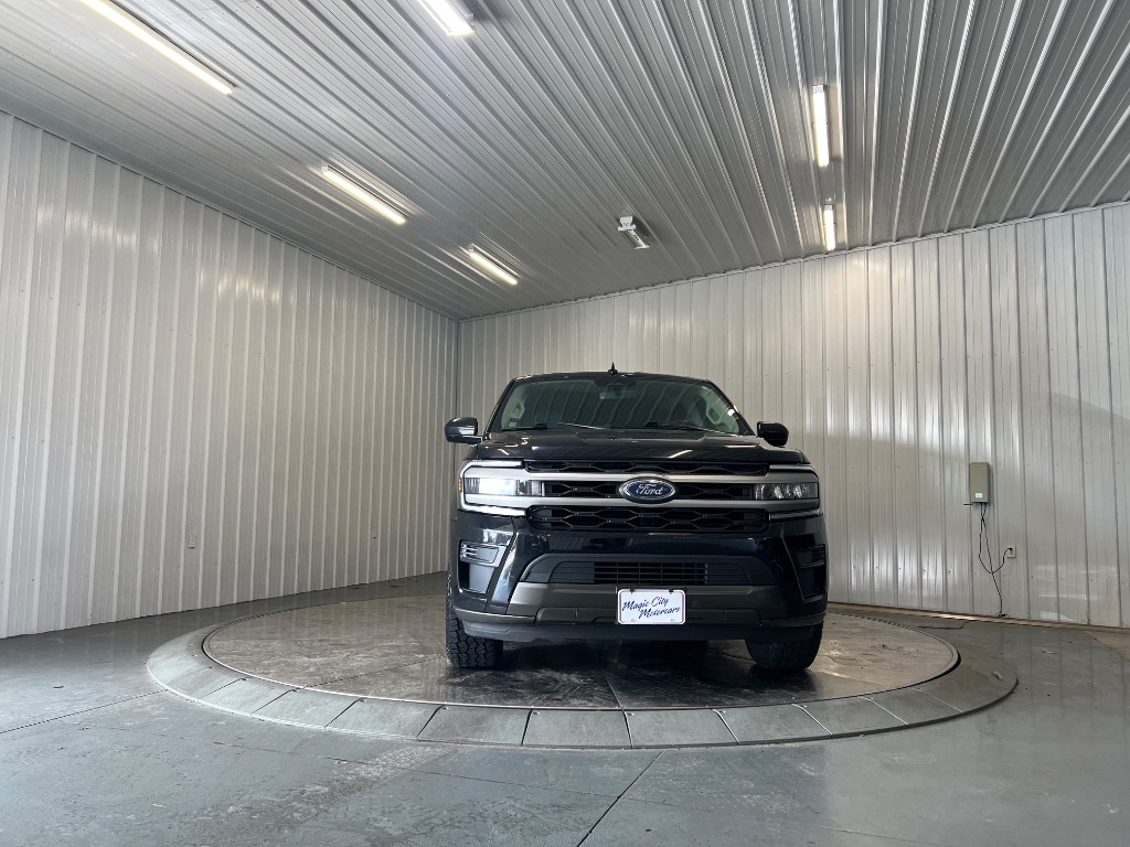 Photo 2 of 2024 Ford Expedition XLT