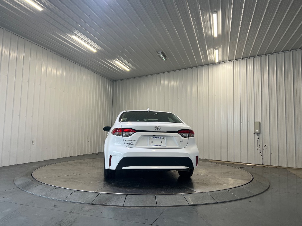 Photo 2 of 2021 Toyota Corolla LE