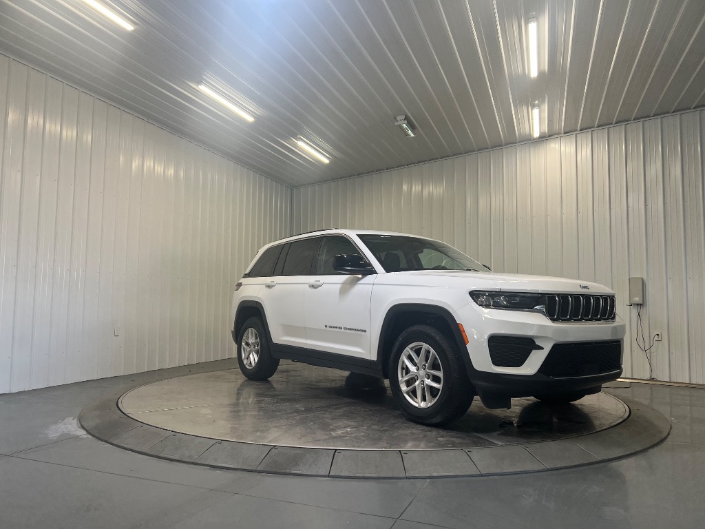 Photo 3 of 2023 Jeep Grand Cherokee Laredo