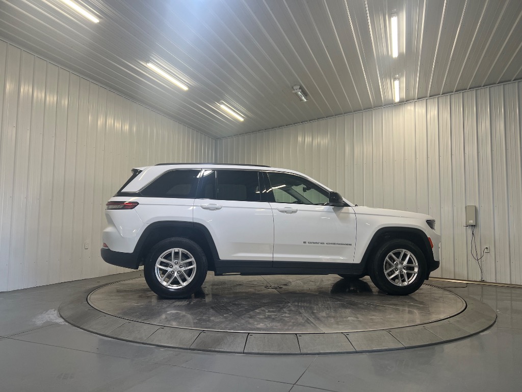 Photo 5 of 2023 Jeep Grand Cherokee Laredo