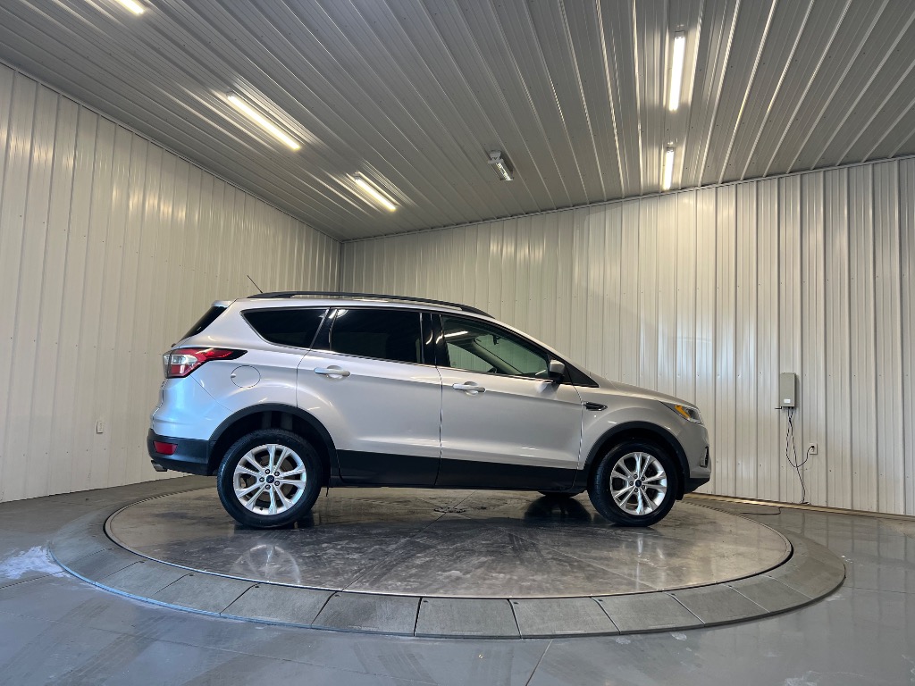 Photo 2 of 2017 Ford Escape SE