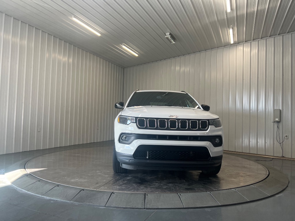 Photo 2 of 2023 Jeep Compass Latitude Lux