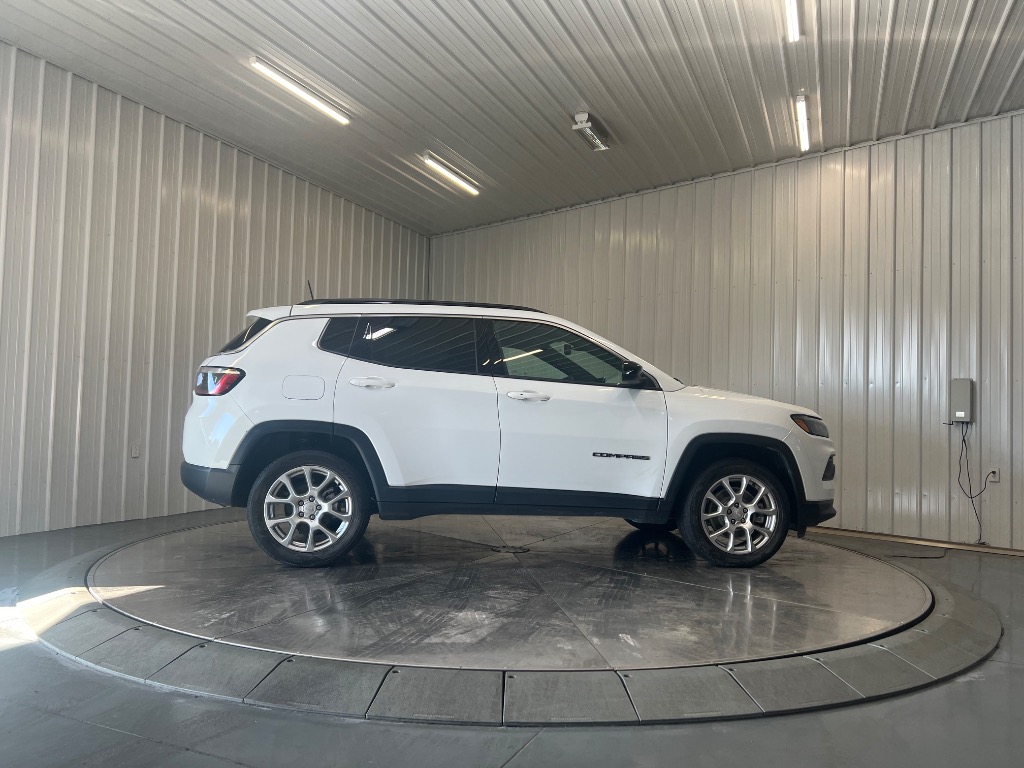 Photo 5 of 2023 Jeep Compass Latitude Lux