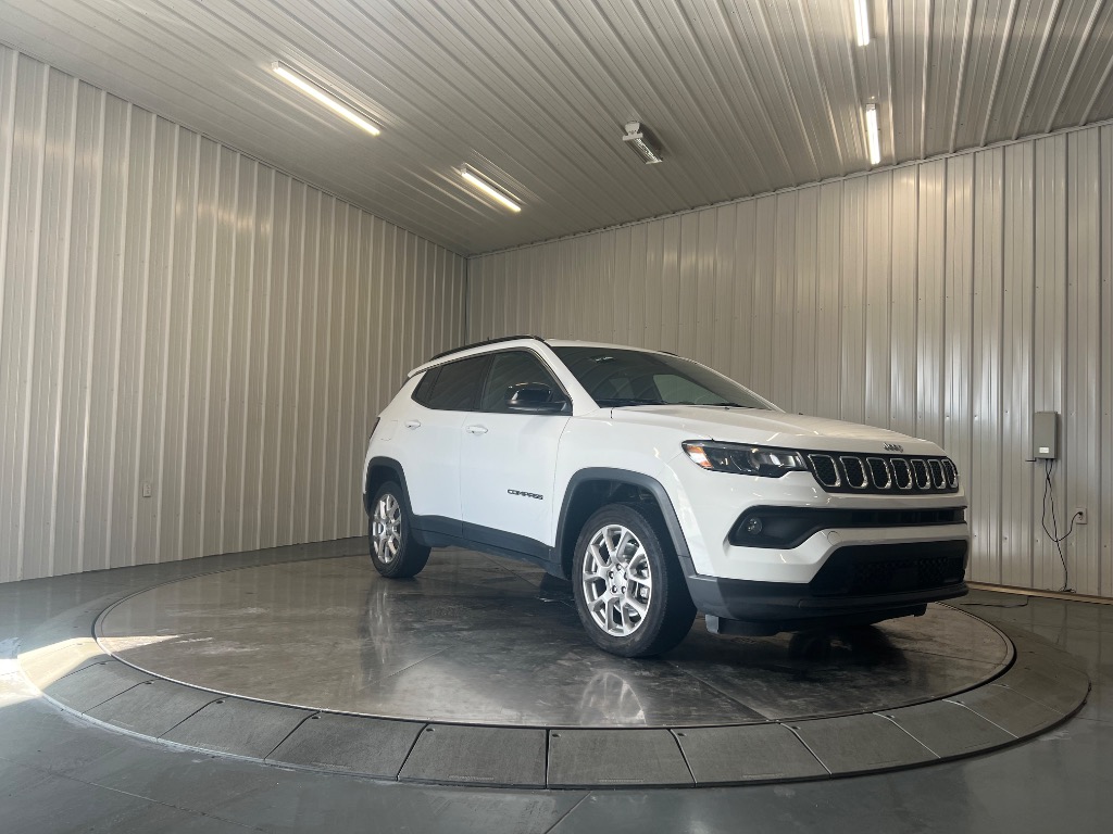 Photo 3 of 2023 Jeep Compass Latitude Lux