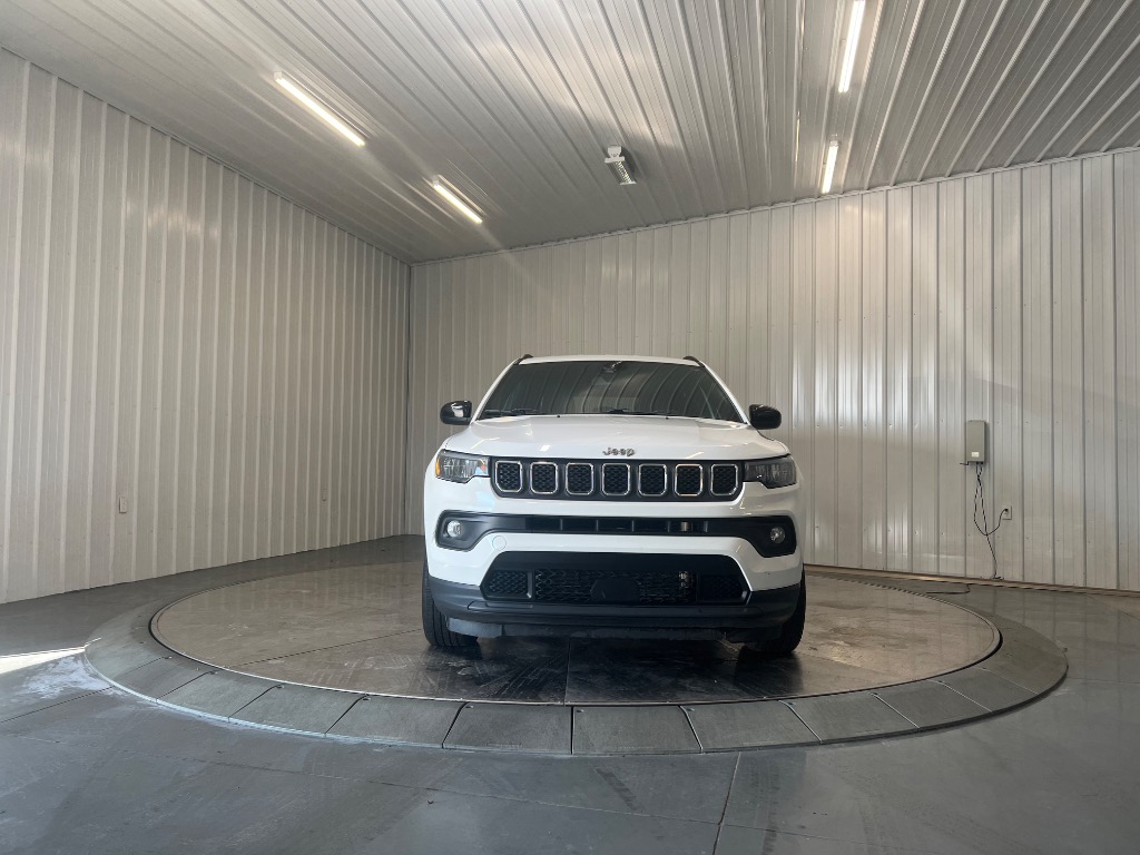 Photo 2 of 2023 Jeep Compass Latitude