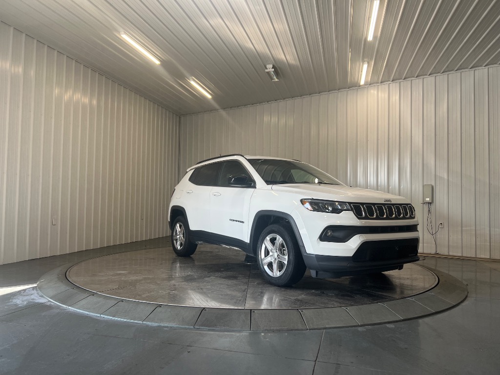 Photo 3 of 2023 Jeep Compass Latitude