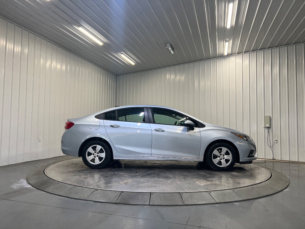 Photo 2 of 2017 Chevrolet Cruze LS Auto