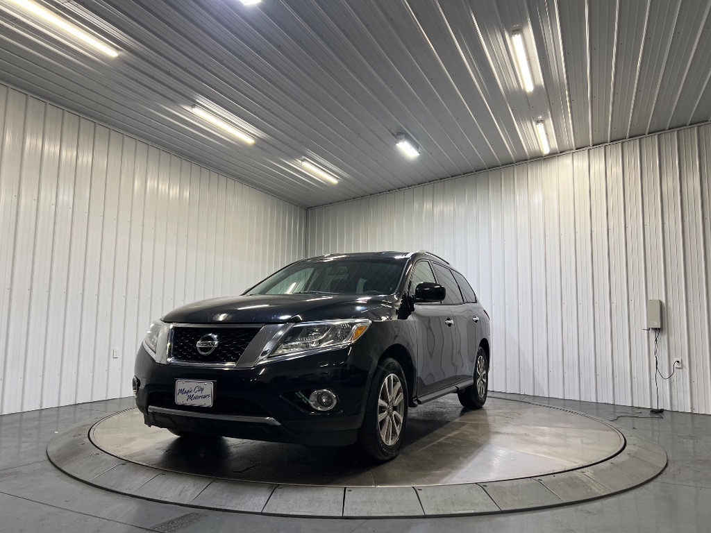 2015 Nissan Pathfinder SV's photo