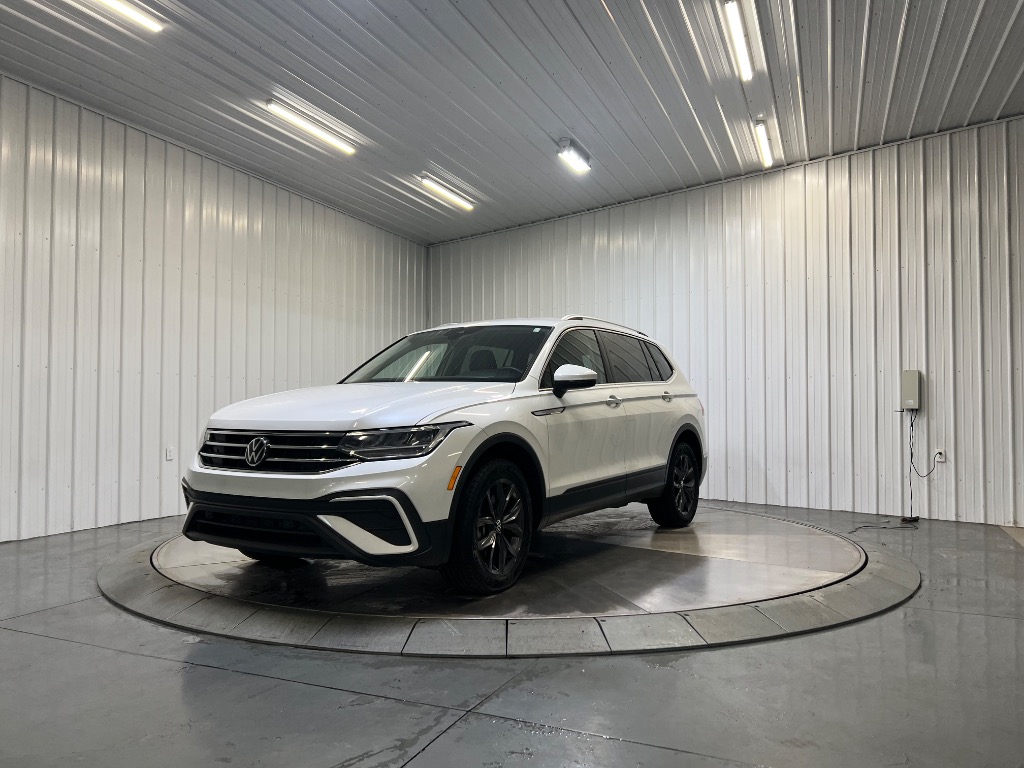 2023 Volkswagen Tiguan SE's photo