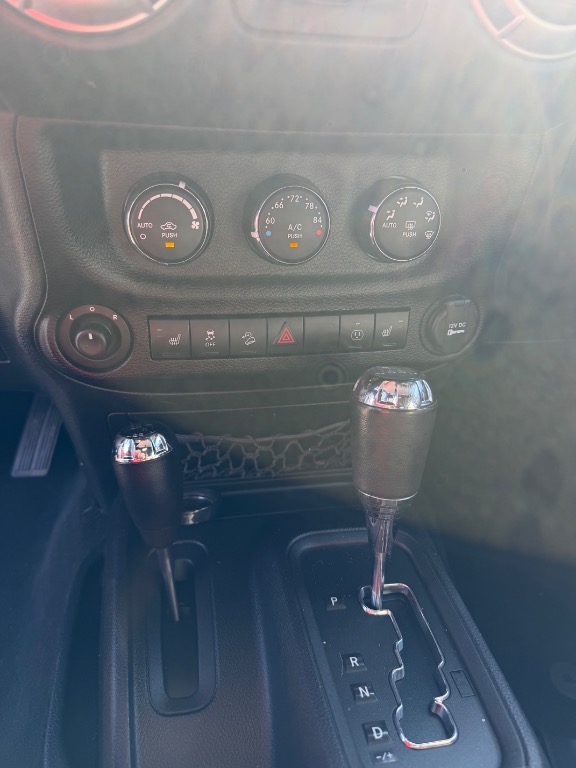 2015 Jeep Wrangler Unlimited Sahara - Photo 11