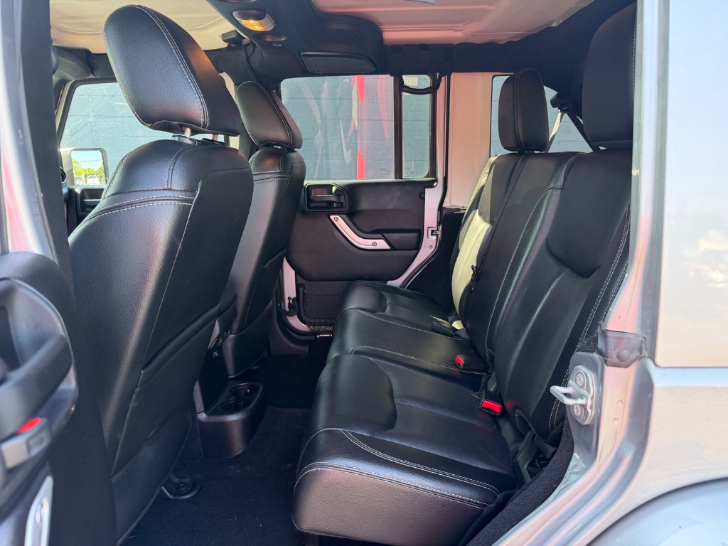 2015 Jeep Wrangler Unlimited Sahara - Photo 10