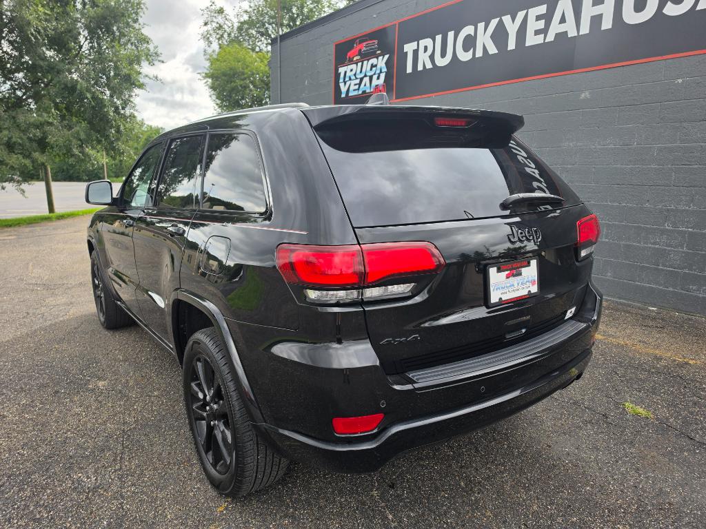 Photo 3 of 2018 Jeep Grand Cherokee Altitude