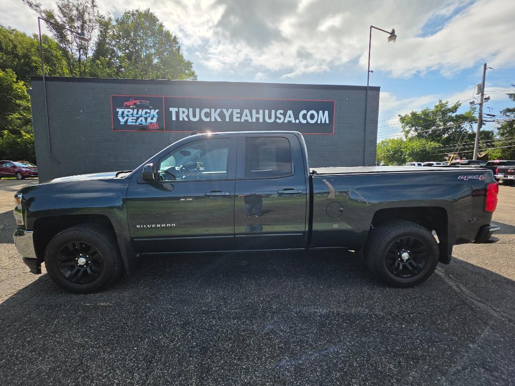 Photo 2 of 2017 Chevrolet Silverado 1500 LT