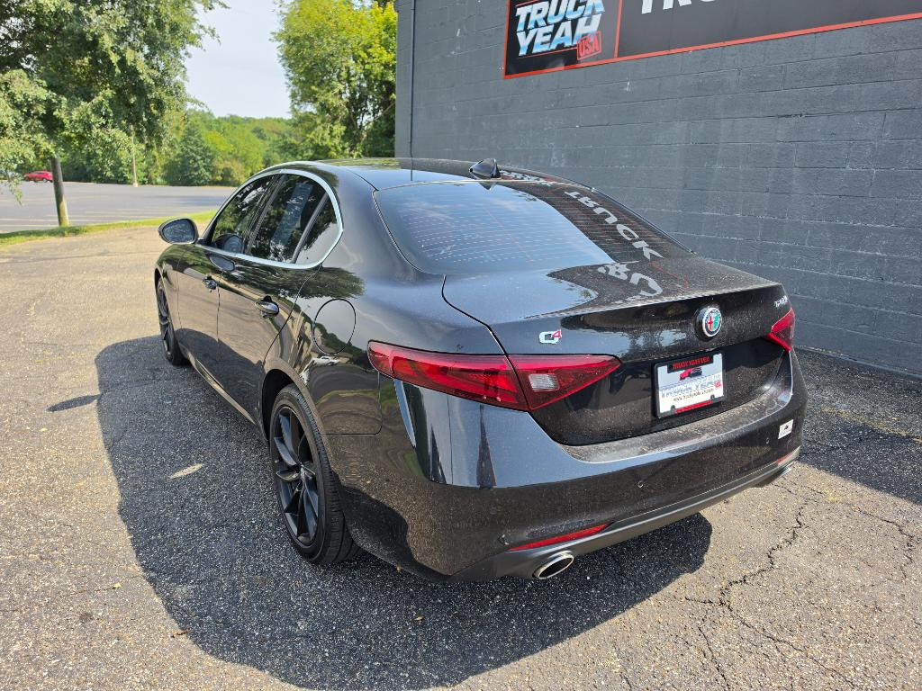 Photo 3 of 2017 Alfa Romeo Giulia Base