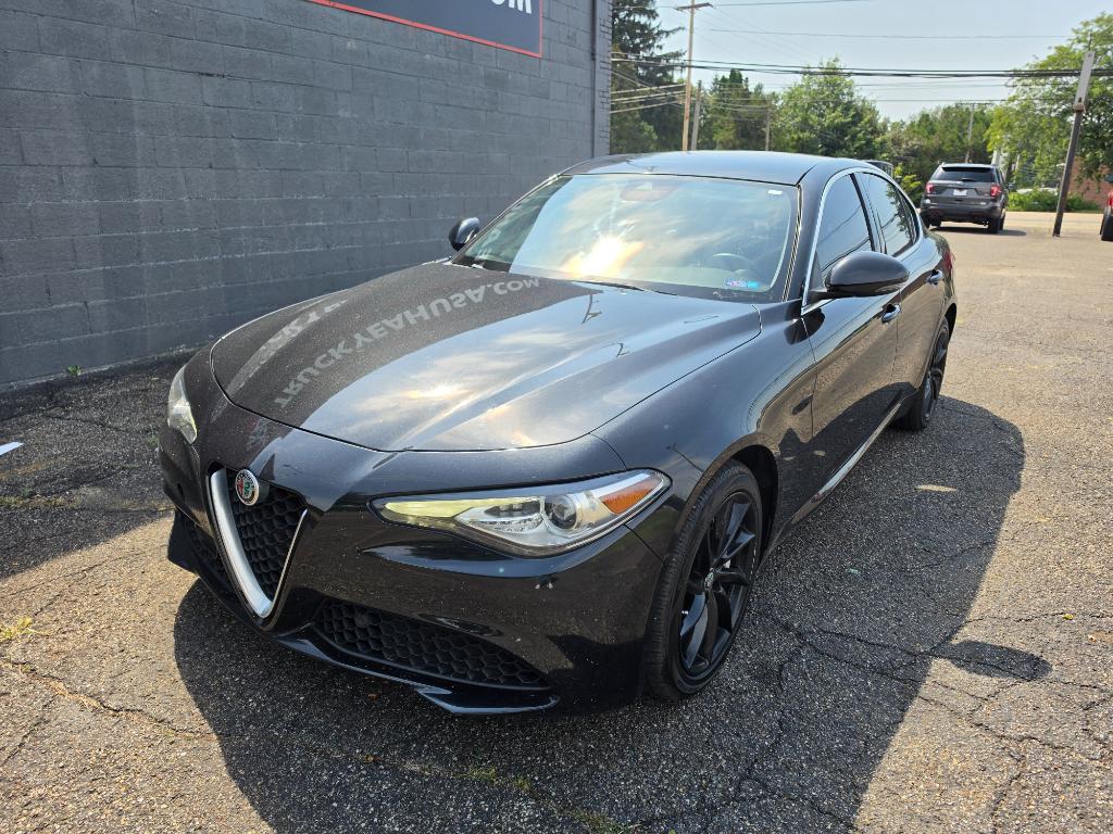 Photo 1 of 2017 Alfa Romeo Giulia Base