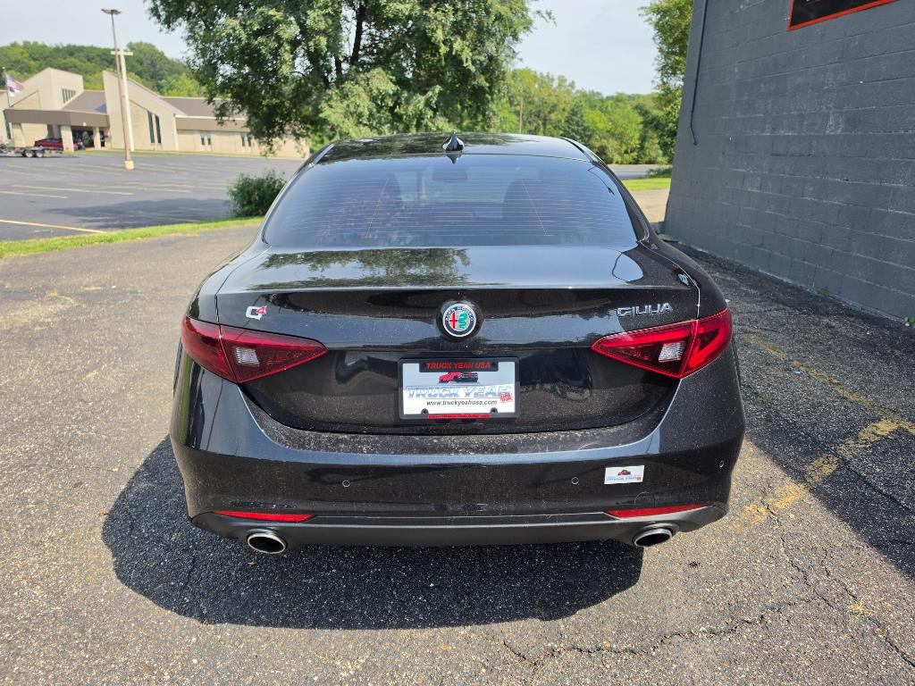 Photo 4 of 2017 Alfa Romeo Giulia Base