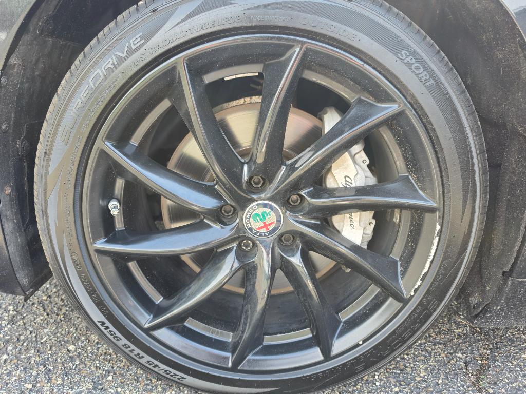 2017 Alfa Romeo Giulia Base - Photo 17