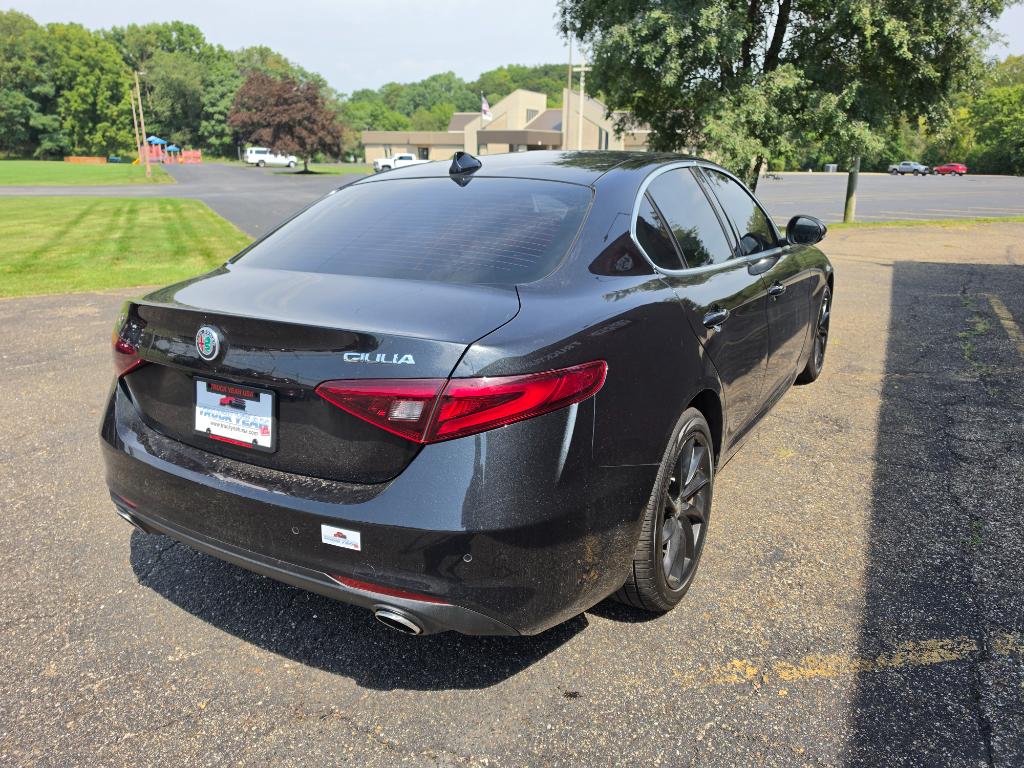 Photo 5 of 2017 Alfa Romeo Giulia Base