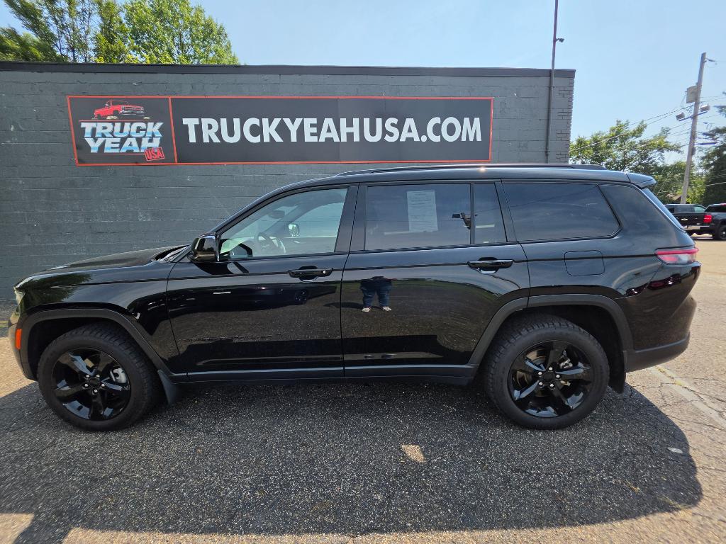 Photo 2 of 2024 Jeep Grand Cherokee L Altitude
