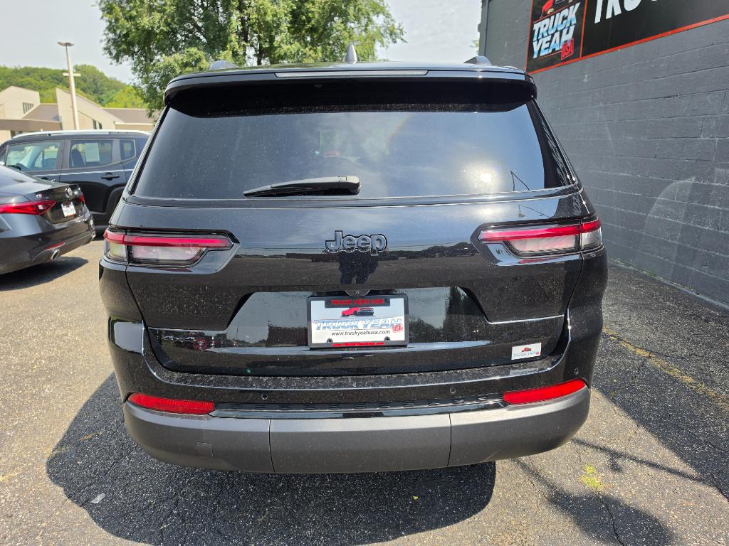 Photo 4 of 2024 Jeep Grand Cherokee L Altitude