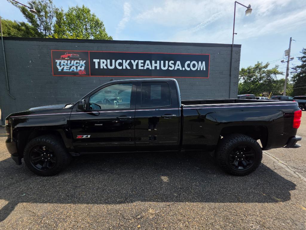 Photo 2 of 2017 Chevrolet Silverado 1500 LT