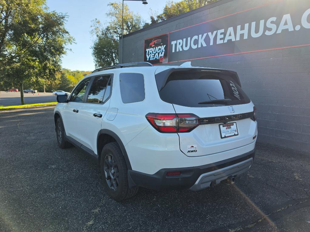 Photo 3 of 2024 Honda Pilot TrailSport