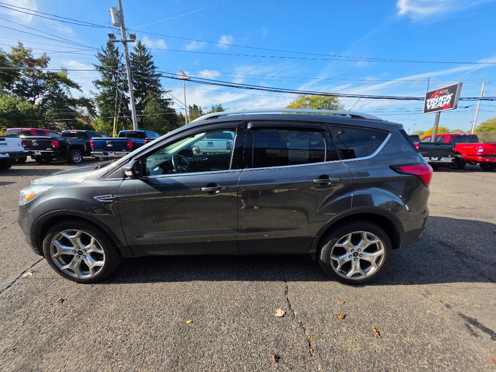Photo 2 of 2019 Ford Escape Titanium