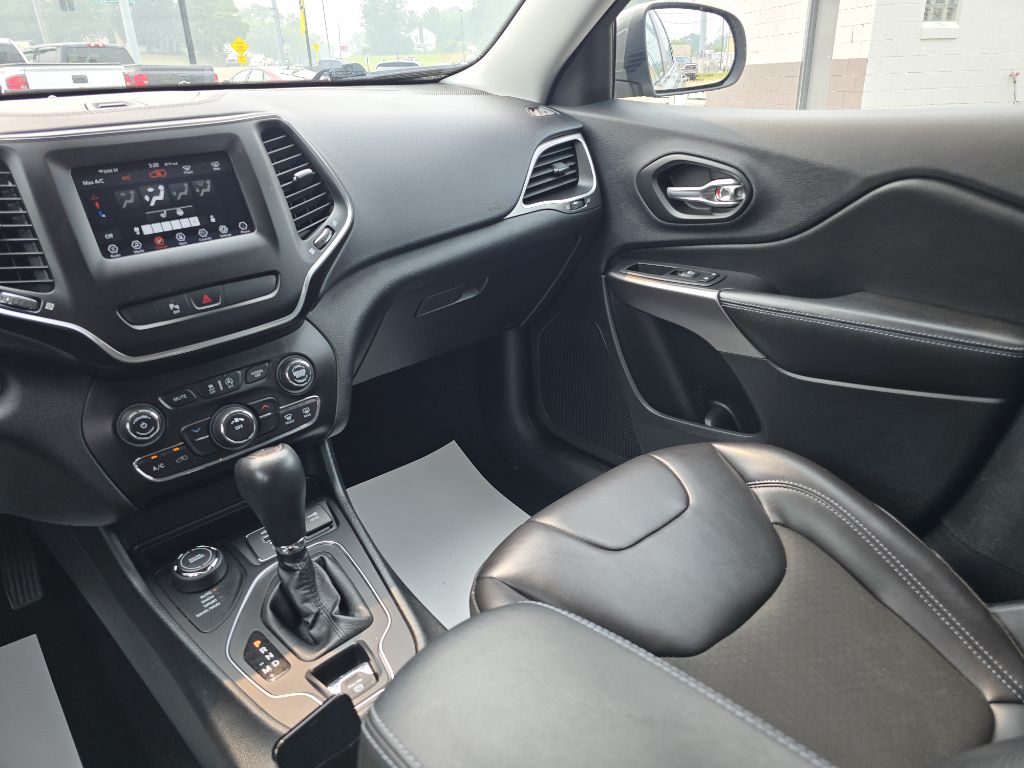 2019 Jeep Cherokee Latitude Plus - Photo 14