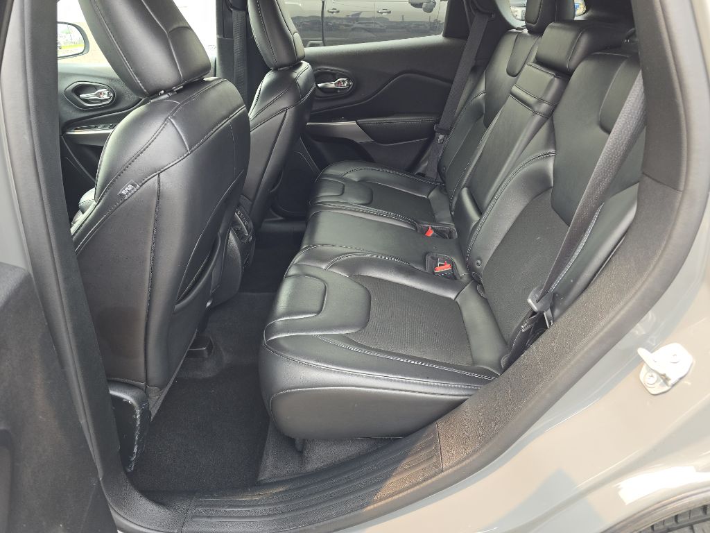 2019 Jeep Cherokee Latitude Plus - Photo 16
