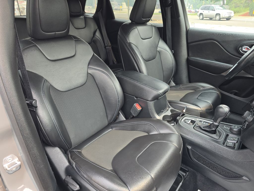 2019 Jeep Cherokee Latitude Plus - Photo 15