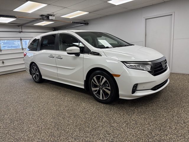 2021 Honda Odyssey Touring - Image 3