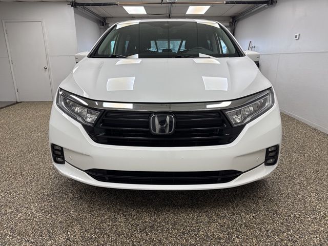 2021 Honda Odyssey Touring - Image 2