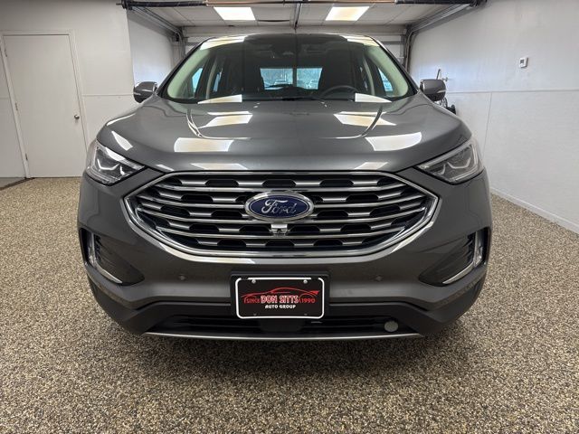 2022 Ford Edge Titanium - Image 2