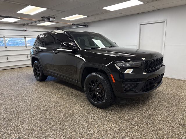 2024 Jeep Grand Cherokee Altitude X - Image 3