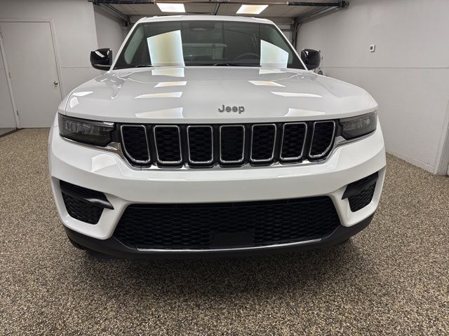 2023 Jeep Grand Cherokee - Image 2