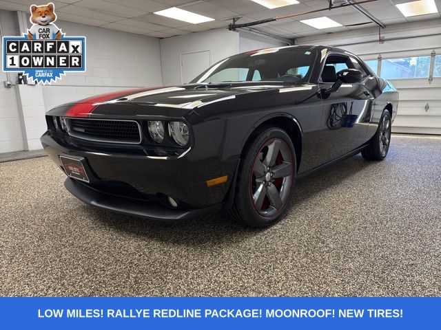 2013 Dodge Challenger SXT's photo