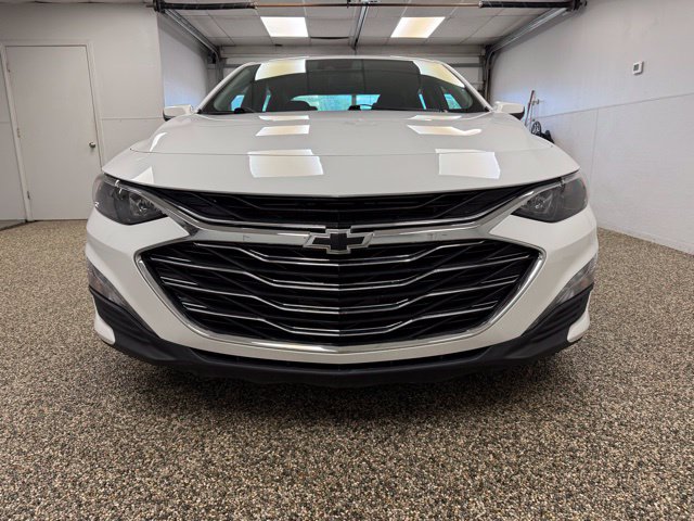 Photo 2 of 2023 Chevrolet Malibu LT